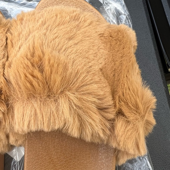 Rouge Helium Tan Faux Fur Slippers - Picture 2 of 4